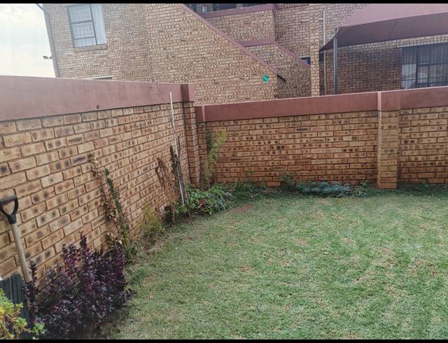 2 BEDROOM TOWNHOUSE TO LET IN DALPARK EXT 11